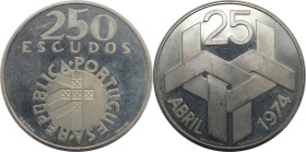 Europäische Münzen und Medaillen, Portugal. Nelkenrevolution. 250 Escudos 1976. 25,0 g. 0.680 Silber. 0.55 OZ. KM 604. Polierte Platte leicht berieben...