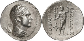 Reinos de Bactria e Indogriegos. Agatocles (185-170 a.C.). Bactra. Tetradracma. (S. 7552) (CNG. XII, 81). Limpiada. 15,58 g. (MBC+).