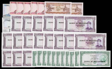 Mozambique. 1961 a 1991. 50 (tres), 100 (once), 500 (dieciocho) y 1000 (cinco) meticais. Lote de 37 billetes, algunos correlativos. A examinar. S/C-/S...