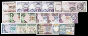 Lote de 17 billetes de distintos países. Diferentes fechas y valores. A examinar. MBC/S/C-.