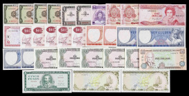 Lote de 30 billetes de distintos países, fechas y valores. A examinar. S/C-/S/C.