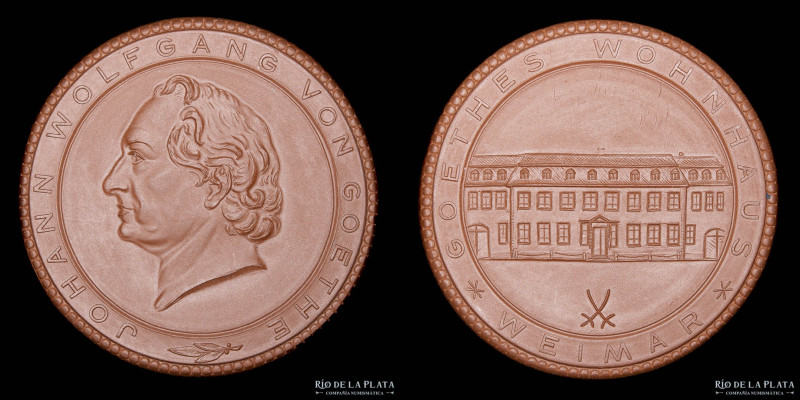 Alemania. Weimar. Casa Natal de Goethe. Porcelana; 50mm; 21.13g. Curiosa pieza s...