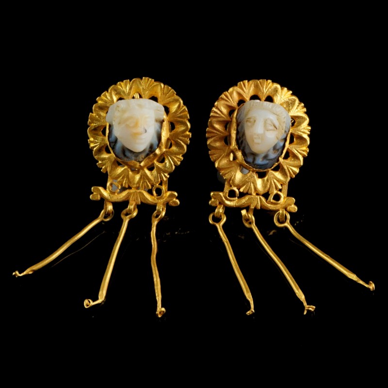 Roman Gold Earring Pair with Medusa Cameos
2nd-3rd century CE
Gold, Agate, 45 ...