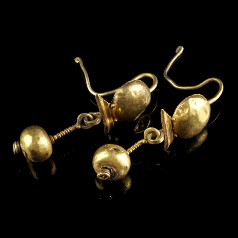 Roman Gold Earring Pair
2nd-3rd century CE
Gold, 40 mm, 4,28 g total
Intact a...