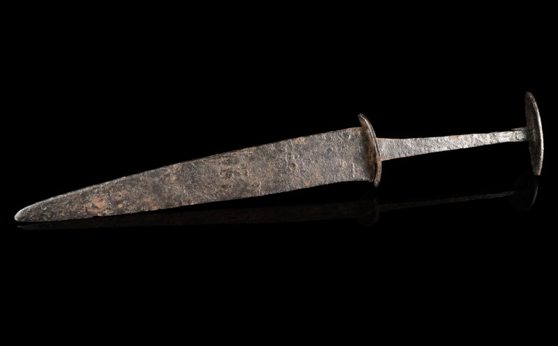 Medieval Knife Dagger
14th century CE
Iron, 30,5 cm
A so-called "Süddeutsches...
