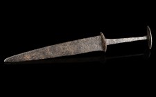 Medieval Knife Dagger
14th century CE
Iron, 30,5 cm
A so-called "Süddeutsches Dolchmesser"
Very fine condition. Restored handle.
Ex. Coll. A.G., ...