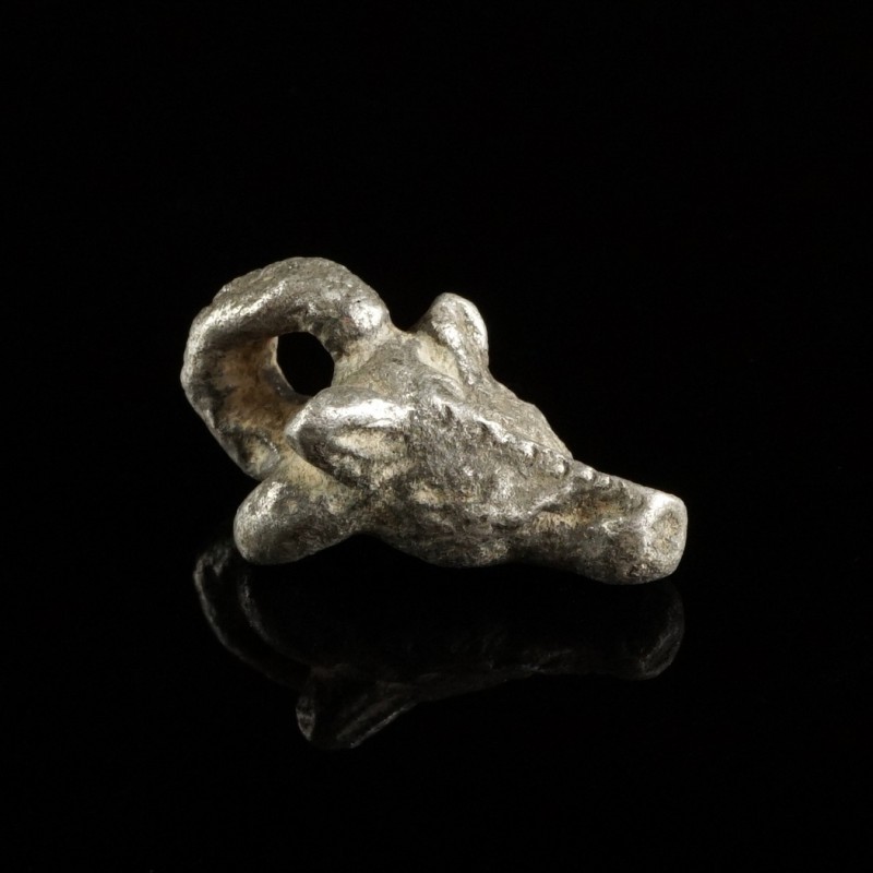 Roman Silver Calf's Head Pendant
1st-3rd century CE
Silver, 23 mm; 6,80 g
Int...