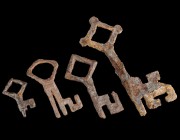 4 Medieval Iron Keys
13th-14th century CE
Iron, 40-114 mm

Fine condition. Rusted surface.
Ex. Coll. M.W., acquired at the austrian art market.