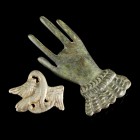 Miscellaneous 
Modern Age
Bronze/Silver Alloy, 36-75 mm
Including a bookmark formed as a hand and a swan brooch.
Fine condition.
Ex. Coll. M.D., ...