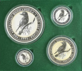 World Coins
Australia
Lote 4 monedas 1, 2, 10 y 30 Dollars. 1995. Anv.: Kookaburra. 1404,5 grs. AR. En estuche original. KM-260, 261, 270 y 271. PRO...