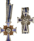 World Decorations
Lote 2 Medallas a la Madre Alemana. Categoría de plata y categoría de bronce. 16 Diciembre 1938. III REICH. ALEMANIA. AR y AE con e...