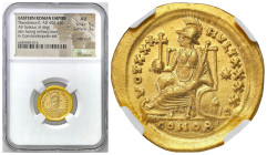 Ancient coins: Roman Empire (Rome)
Roman Empire. Theodosius II (402-450). Solidus, Constantinople NGC AU 5/5 3/5 
AW: Popiersie cesarza w włócznią i...