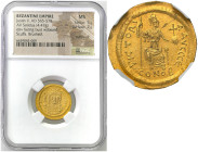 Byzantium
Byzantium. Justin II (565-578). Solid, Constantinople NGC MS 5/5 2/5 - BEAUTIFUL 
AW: Popiersie cesarza w zbroi i hełmie na wprost, trzyma...