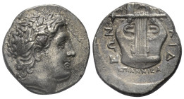 Makedonien. Chalkidischer Bund.

 Tetradrachme (Silber). 351 v. Chr. Olynthos.
Vs: Kopf des Apollon mit Lorbeerkranz rechts.
Rs: Kithara, darunter...