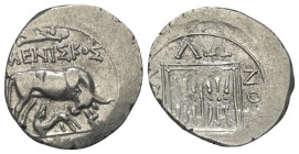 Illyrien. Dyrrhachion.

 Drachme (Silber). Ca. 275 - 48 v. Chr.
Vs: Kuh mit Kalb nach rechts stehend, darüber Nike mit Kranz nach rechts fliegend ü...