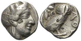 Attika. Athen.

 Tetradrachme (Silber). Ca. 454 - 404 v. Chr.
Vs: Kopf der Athena mit ölzweiggeschmücktem attischem Helm, Ohranhänger und Halskette...