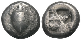 Inseln vor Attika. Aigina.

 Stater (Silber). Ca. 525 - 475 v. Chr.
Vs: Seeschildkröte.
Rs: Quadratum incusum.

20 mm. 11,40 g. 

HGC 6, 428; ...