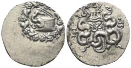 Mysien. Pergamon.

 Cistophor (Silber). Ca. 166 - 67 v. Chr.
Vs: Cista mystica mit halb geöffnetem Deckel, aus der sich eine Schlange herauswindet;...