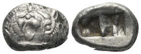 Königreich Lydien. Kroisos (556 - 541 v. Chr.).

 1/2 Stater bzw. Siglos (Silber).
Vs: Vorderteil eines Löwen und eines Stieres einander gegenüber....