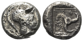 Dynasten von Lykien. Wekhssere (um 440 v. Chr.).

 Stater (Silber). Xanthos.
Vs: Kopf der Athena mit korinthischem Helm rechts.
Rs: Triskeles; im ...