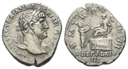 Hadrianus (117 - 138 n. Chr.).

 Denar (Silber). 121 n. Chr. Rom.
Vs: IMP CAESAR TRAIAN HADRIANVS AVG. Büste mit Lorbeerkranz und Drapierung rechts...