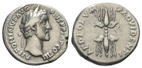 Antoninus Pius (138 - 161 n. Chr.).

 Denar (Silber). 142 n. Chr. Rom.
Vs: ANTONINVS AVG PIVS P P TR P COS III. Kopf mit Lorbeerkranz rechts.
Rs: ...