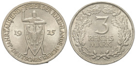 Weimarer Republik.

 3 Reichsmark (Silber). 1925 A. Berlin.
Jahrtausendfeier der Rheinlande.

Vs: Ritter mit zum Schwur erhobener Rechter hinter ...