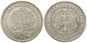 Weimarer Republik.

 5 Reichsmark (Silber). 1932 A. Berlin.
Vs: . EINIGKEIT . UND . RECHT . UND . FREIHEIT . Eichbaum.
Rs: Reichsadler.

35 mm. ...