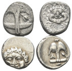 Griechische Münzen - Lots.


Apollonia Pontika (Thrakien).

Lot (2 Stück, Silber): Drachme; ca. 4. Jhdt. n. Chr.

Sehr schön - fast sehr schön....