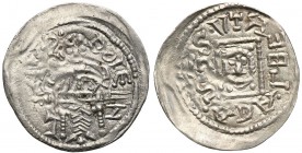 Boleslaw IV Kędzierzawy (1146-1173). Denar 1146-1157

Aw: Książę z mieczem na kolanach siedzący na tronie na wprostRw: Głowa w prostokątnej ramceMin...