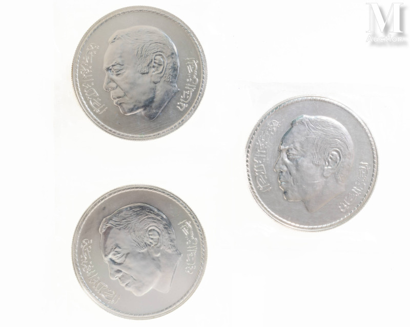 Maroc - Hassan II (1961-1999)

Lot de trois monnaies de 50 Dirhams (1977x 2 et...