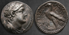 Seleukid Kingdom. Tyre. Antiochos VII Euergetes (Sidetes) 138-129 BC. Dated SE 177 (136/5 BC). Tetradrachm AR