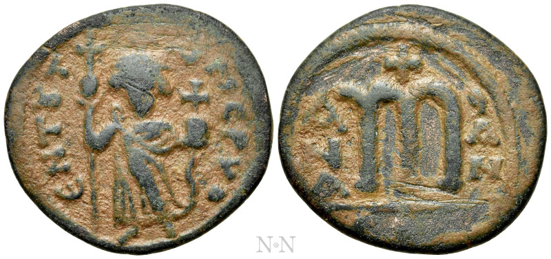 ISLAMIC. Arab-Byzantine (Circa 685-692). Fals. Imitating Constans II. 

Obv: C...