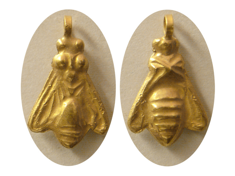 PHOENICIA, Circa 500 BC. Early Phoenician gold Bee pendent (0.35 gm; 14mm x 8mm)...