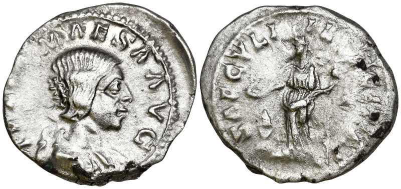 Julia Maesa, Augusta (218-224/5 AD). Rome
AR Denarius (18.7mm 3.22g)
Obv: IVLI...