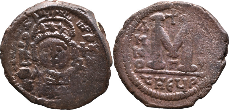 Justin II (565-578 AD). Theoupolis (Antioch),
AE Follis(30mm 18.42g)
Obv: Helm...