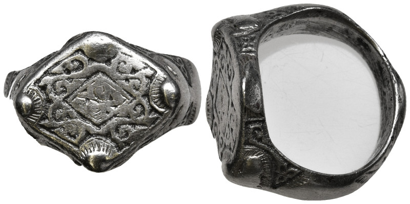 Antiquities
Ancient silver ring
(14.34g 15.mm diameter)