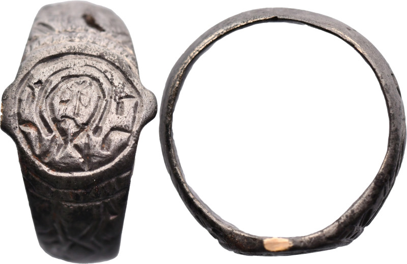 Antiquities
Ancient ring
(4.92g 22mm diameter)