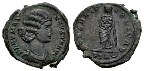 Fausta. Follis. 325-326 d.C. Trier. (Ric-VII 484). Anv.: FLAV MAX FAVSTA AVG, mantled bust to right, hair waved and tied in a bun. Rev.: SALVS REIPVBL...