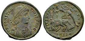Constantius II. Maiorina. 348-351 d.C. Constantinople. (Ric-48). (Sear-17148). Anv.: D N CONSTANTIVS P F AVG. Pearl-diademed, draped and cuirassed bus...