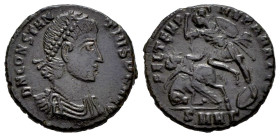 Constantius II. 1/2 centenional. 351-355 d.C. Heraclea. (Ric-82 var.). Anv.: DN CONSTANTIVS PF AVG, pearl-diademed, draped and cuirassed bust right. R...