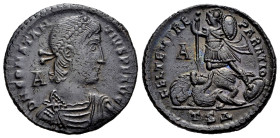 Constantius II. Maiorina. 348-350 d.C. Thessalonica. (Ric-VIII 123). Anv.: D N CONSTANTIVS P F AVG, pearl diademed, draped and cuirassed bust to right...