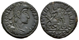 Constantius II. 1/2 centenional. 351-361 d.C. Siscia. (Ric-VIII 352). Anv.: D N CONSTANTIVS PF AVG, pearl-diademed, draped and cuirassed bust to right...