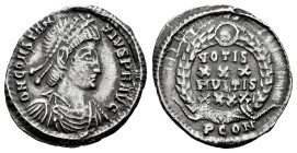 Constantius II. Siliqua. 360-363 d.C. Arelate. (Ric-291). (Rsc-342/3r). Anv.: D N CONSTANTIVS P F AVG, pearl-diademed, draped and cuirassed bust right...