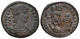 Constans. Centenionalis. 348-350 d.C. Thessalonica. (Ric-VIII 109). Anv.: D N CONSTANS P F AVG, pearl diademed, draped and cuirassed bust to right. Re...