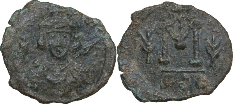 Tiberius III, Apsimar (698-705). AE Follis. Syracuse mint, 698-701 AD. Obv. Crow...