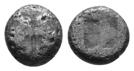 Lesbos, Uncertain. Billon Obol Circa 500-450 BC. Obv: Confronted boar heads. Rev: Quadripartite incuse square. 8mm, 0,74g.