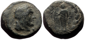 Bronze Æ
Lydia, Sardeis, Laureate head of Herakles right within dotted border / Apollo standing left, holding bird and olive branch
16 mm, 7,29 g