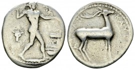 Kaulonia AR Nomos, c. 475-425 BC, very rare 

Bruttium, Kaulonia. AR Nomos (21-22 mm, 7.63 g), c. 475-425 BC.
Obv. Apollo striding to right with da...