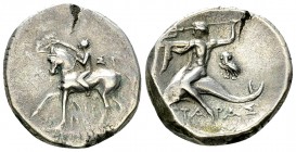 Tarentum AR Nomos, c. 275-235 BC 

Calabria, Tarentum. AR Nomos (20-21 mm, 6.43 g), c. 275-235 BC. Lykinos, magistrate.
Obv. Nude rider crowning ho...